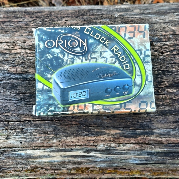 📦🎈3 for $10 Vintage Orion LCD Alarm Clock Radio NIB - Picture 1 of 6